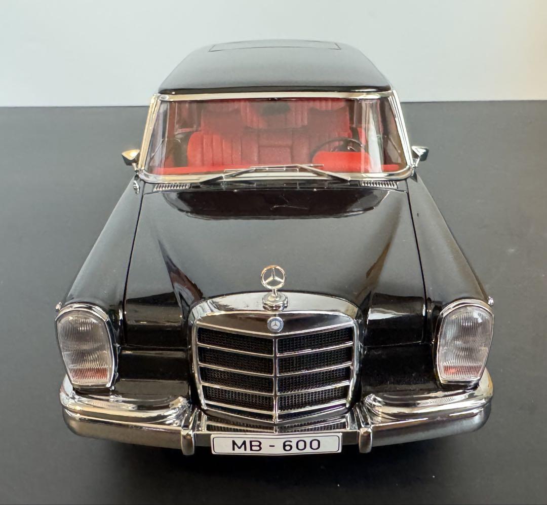 ミニカー Mercedes 600 Pullman 1/18