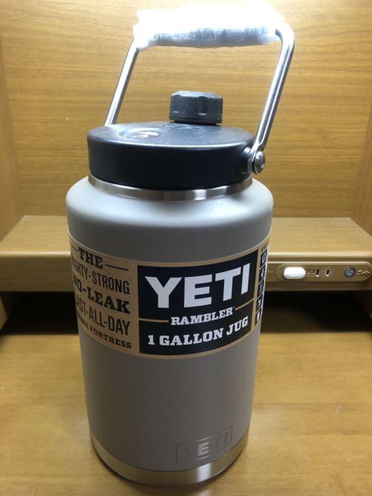 YETI イエティ ランブラー ワンガロンジャグ シャープテール サンドカラー