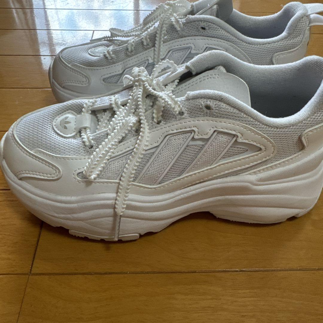 adidas OZGAIA オズガイア ホワイト 白 スニーカー