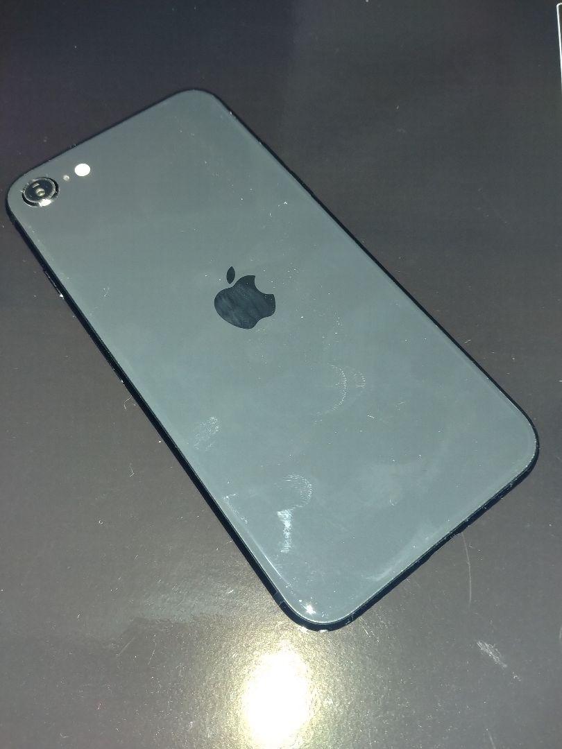 iPhone SE第２世代　64GB　BLACK