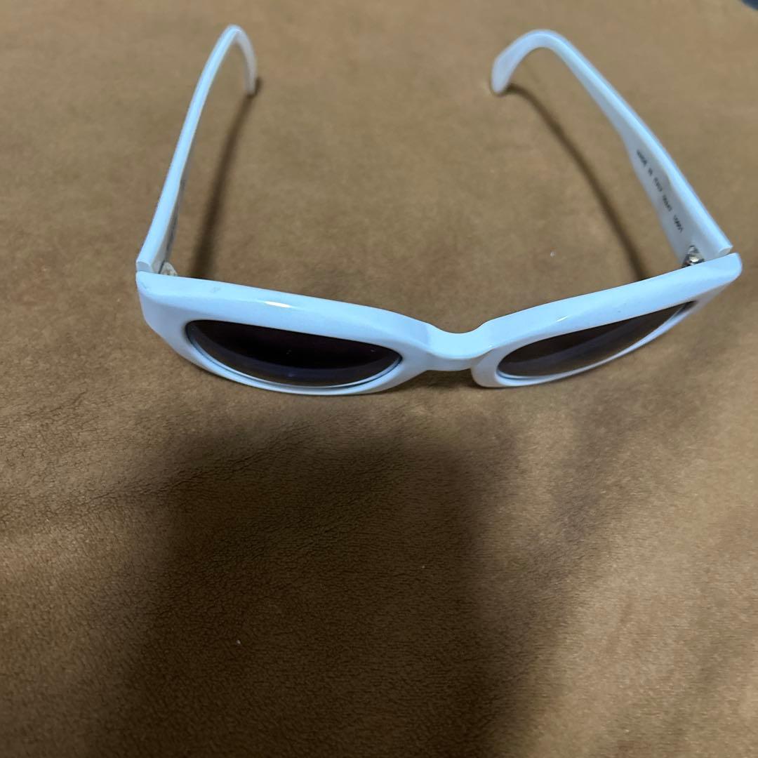 シャネル 白ぶちサングラス