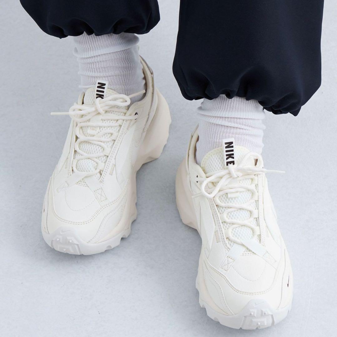 靴 NIKE W TC7900 24.5cm