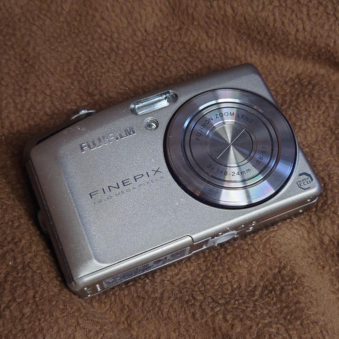 【極美品】FUJIFILM デジタルカメラ FINEPIX F50fd シルバー Amazon | FUJIFILM デジタルカメラ FinePix (ファインピクス