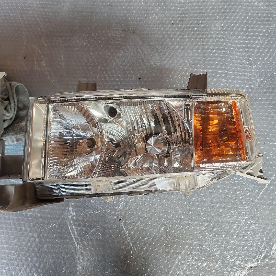 トヨタ　BB(ヘッドライト)純正　HID