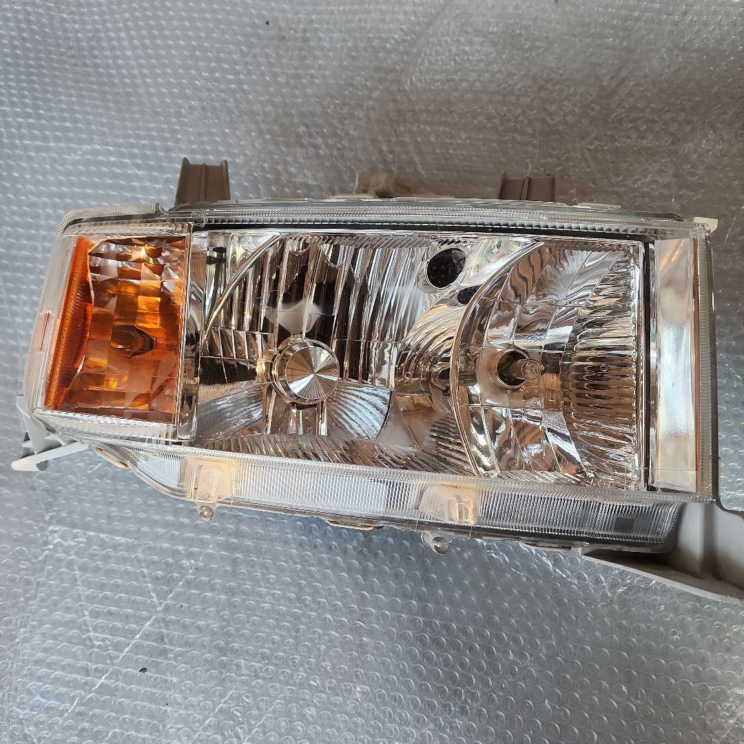 トヨタ　BB(ヘッドライト)純正　HID