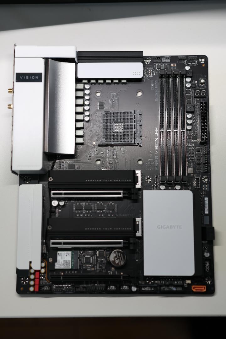 【美品】GIGABYTE B550 VISION D-P