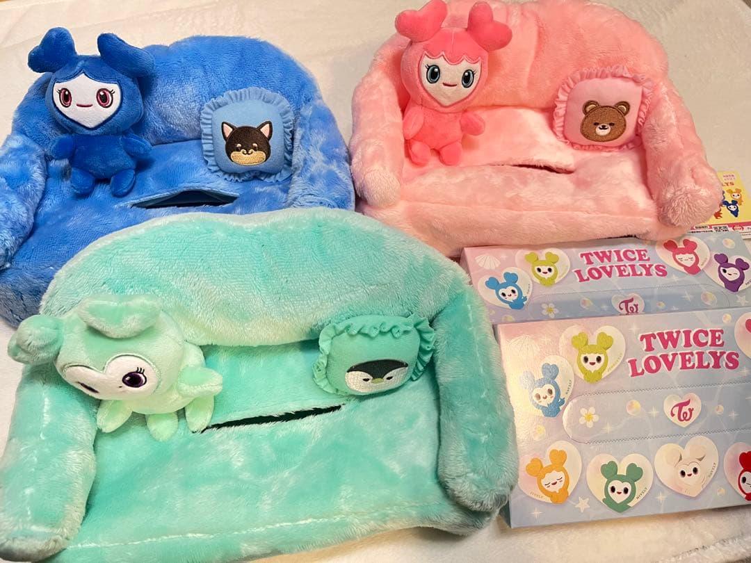 TWICE LOVELYS ぬいぐるみソファ　ティッシュカバー　GiGo