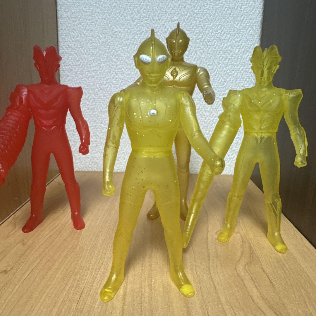ウルトラマン 透明な黄色 フィギュア 高さ35cm ウルトラマン半透明ソフビ 4体セット
