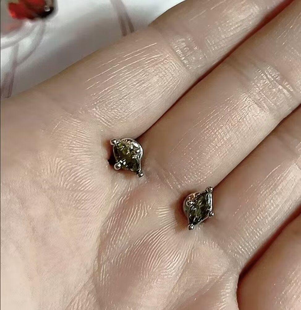 グリーン スタッドピアス 片耳用