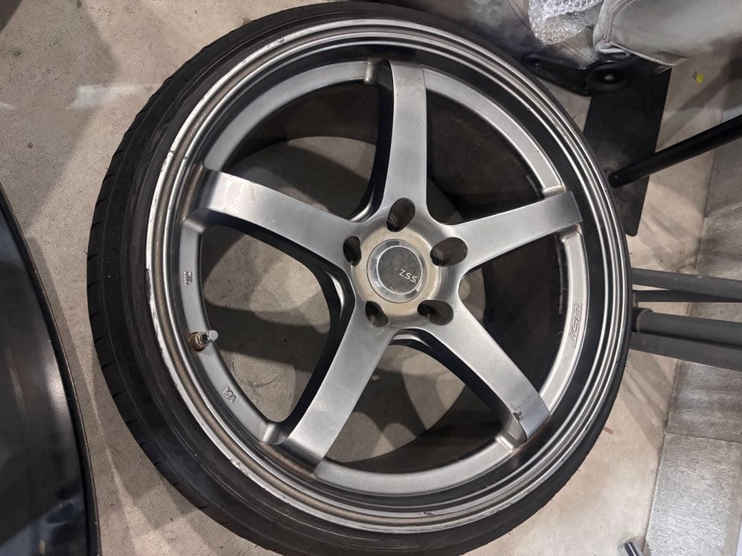 ZSS 18インチ　9.5J