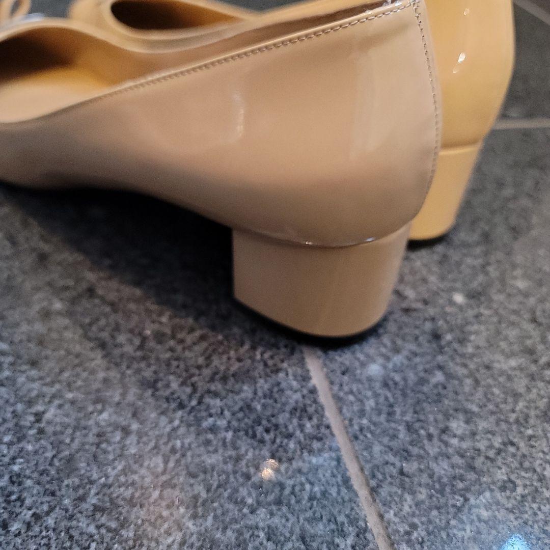 サルバトーレフェラガモ　ベージュパンプス　Salvatore Ferragamo
