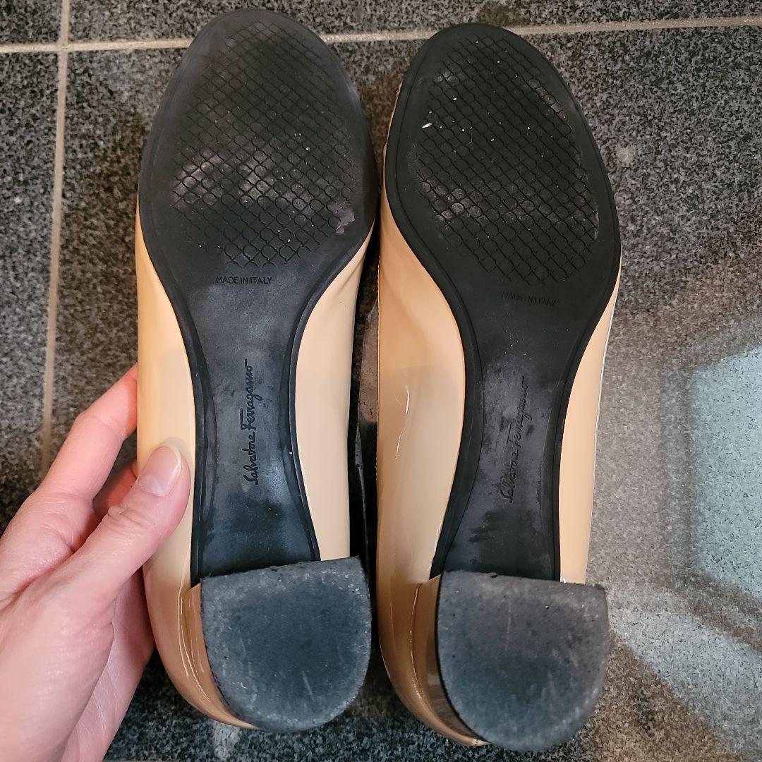 サルバトーレフェラガモ　ベージュパンプス　Salvatore Ferragamo