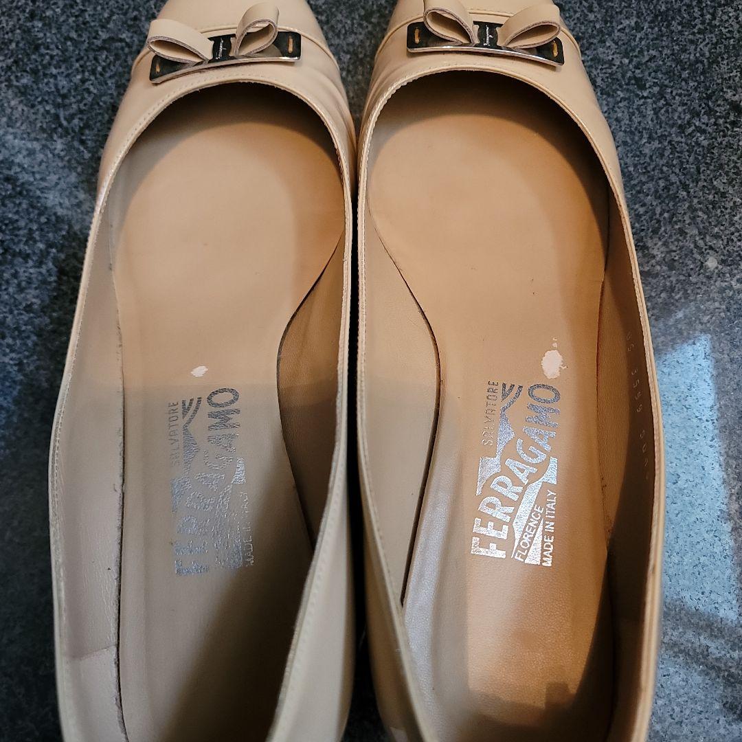 サルバトーレフェラガモ　ベージュパンプス　Salvatore Ferragamo