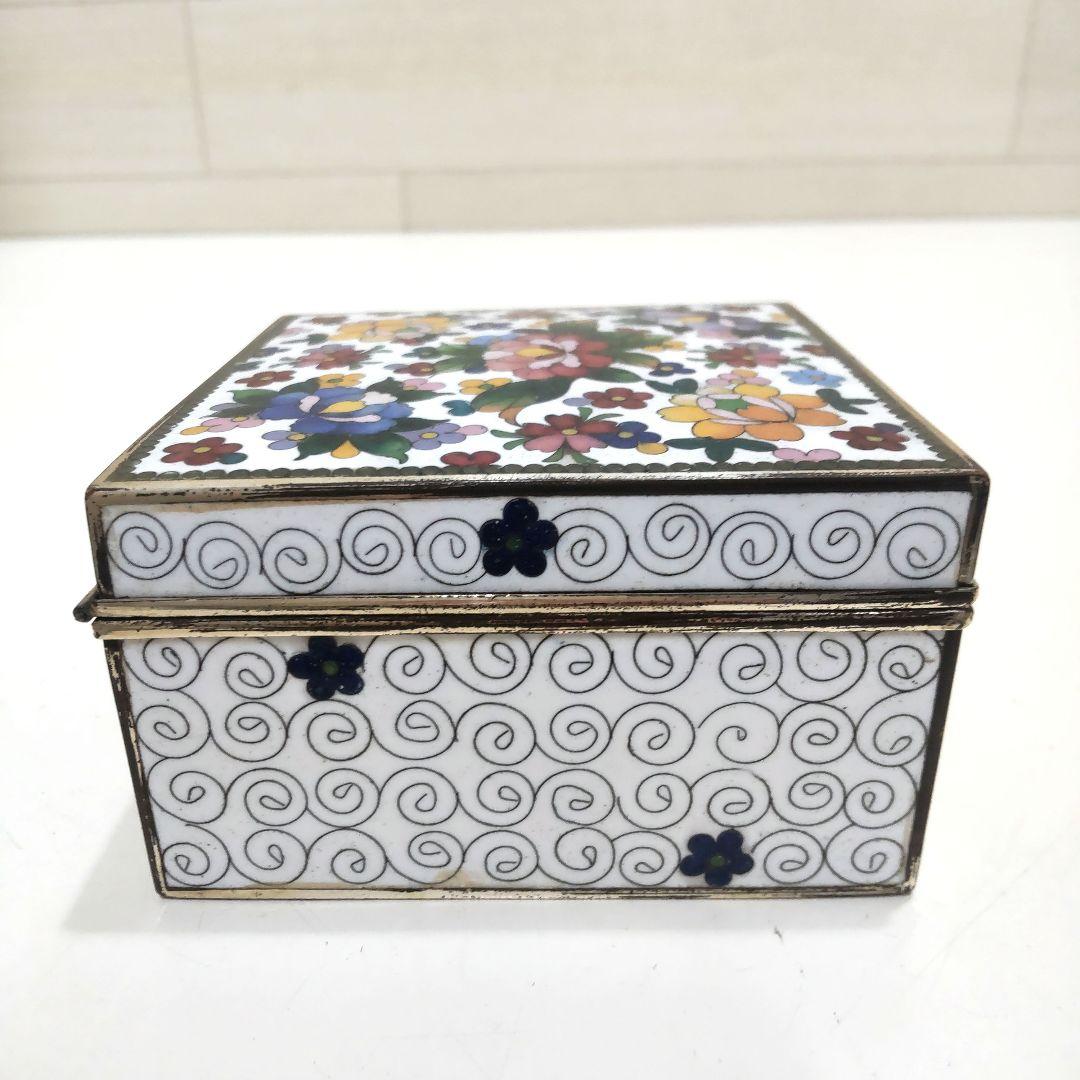 七宝焼 金工　 花紋様宝石箱　白花詰　小箱　鍵なし　KJ58