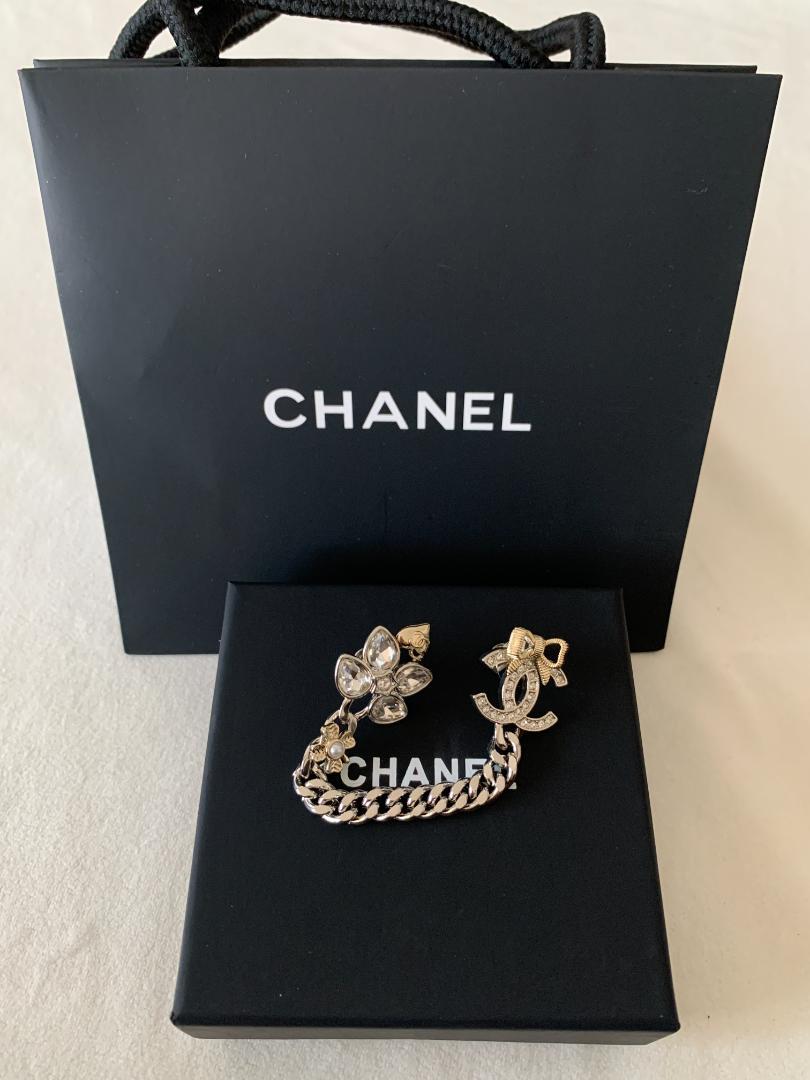CHANEL フラワーとロゴのブローチ シャネル ヴィンテージ ブローチ