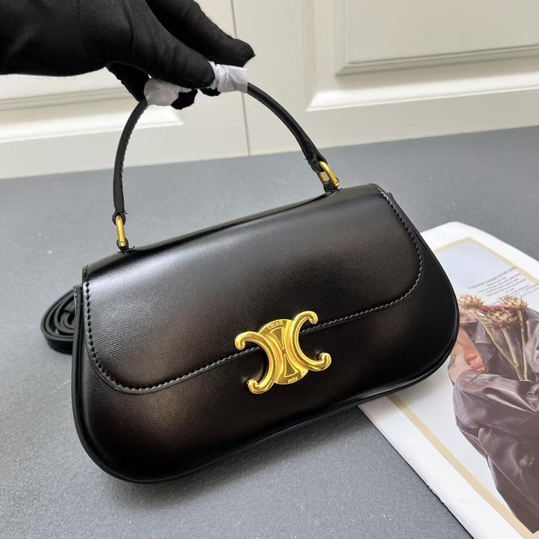 Celine ブラックレザーショルダーバッグ ゴールド装飾 - メルカリ