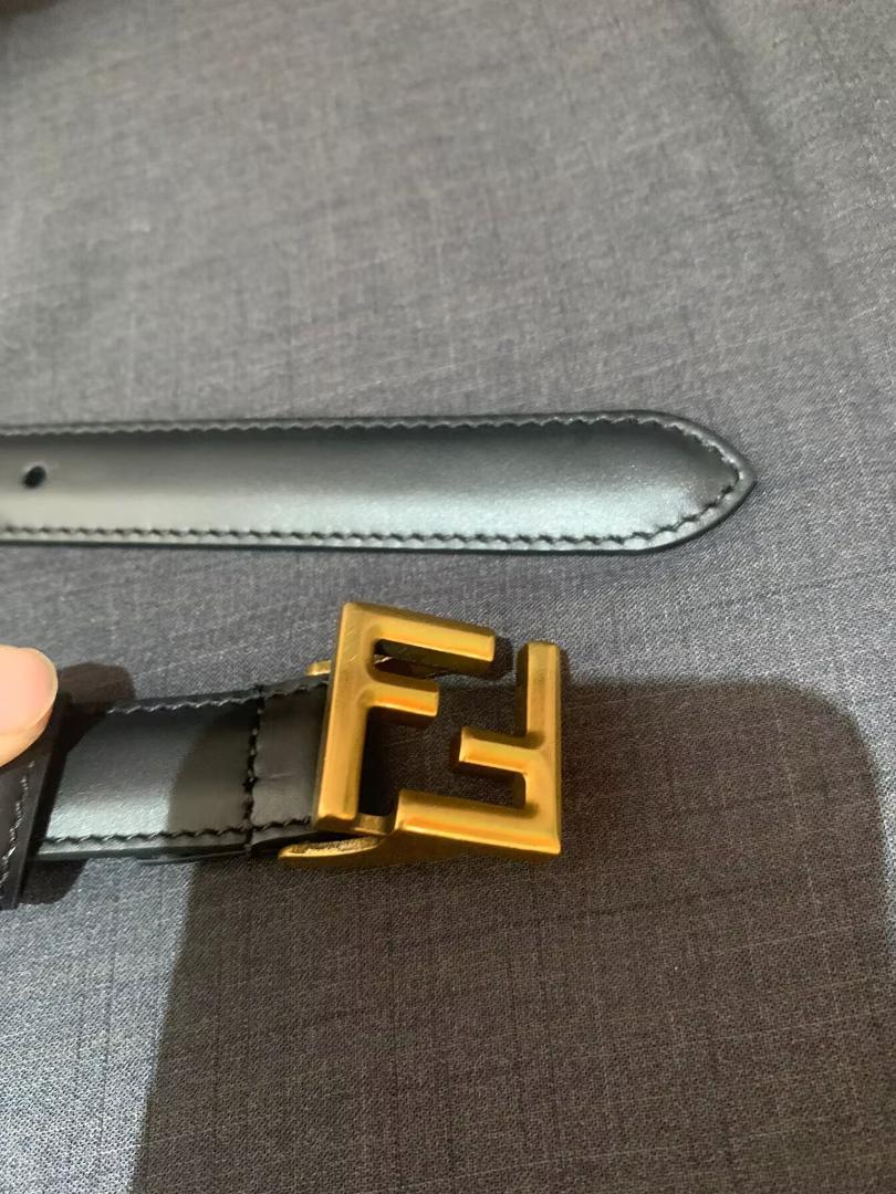 フェンディのゴールドロゴベルト