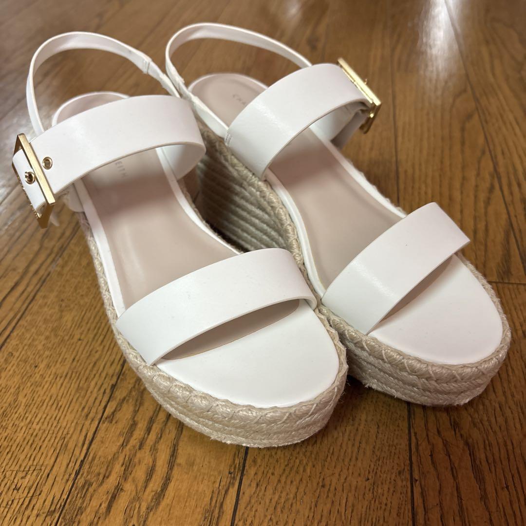 【美品】CHARLES&KEITH ホワイトウェッジソールサンダル