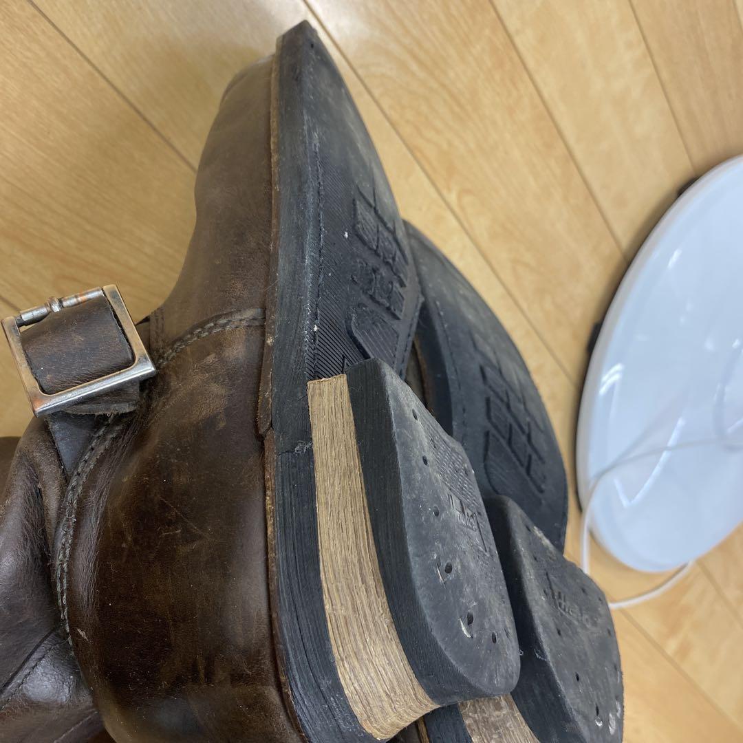 ダークブラウン
