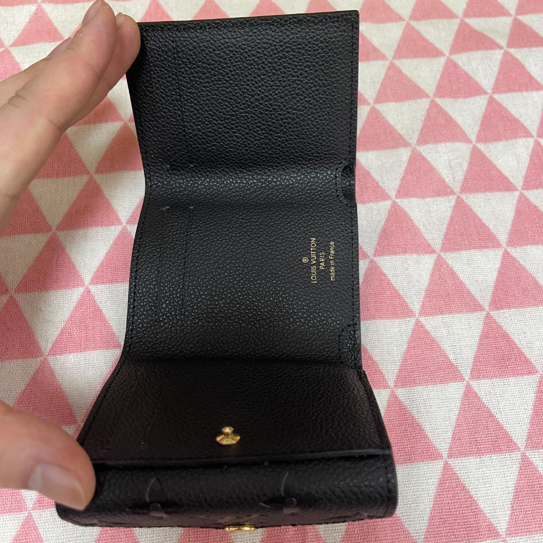 美品 ヴィクトリーヌ ノワール　財布