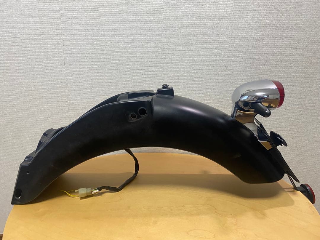 ￼￼モトグッチV7純正リアフェンダー　テールランプ付き