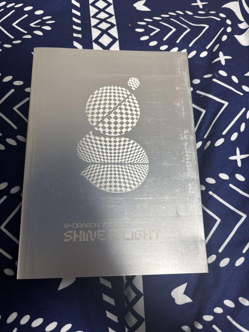 希少G-DRAGON SHINE A LIGHT DVD 2枚組フォトブック付き