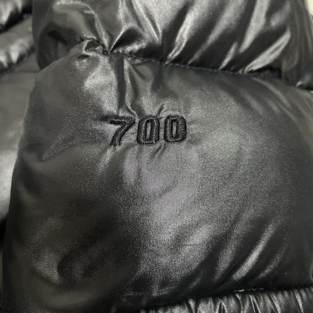 700
