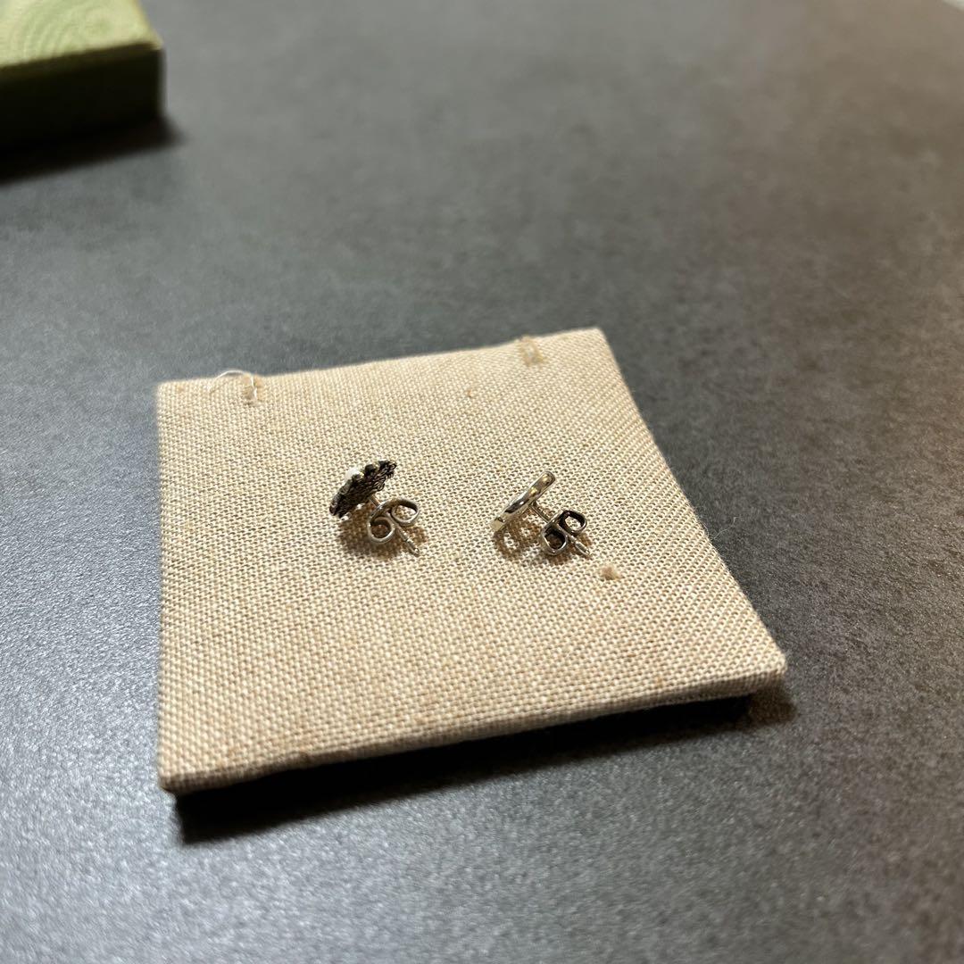 小川GUCCI 花とGロゴ シルバーピアス