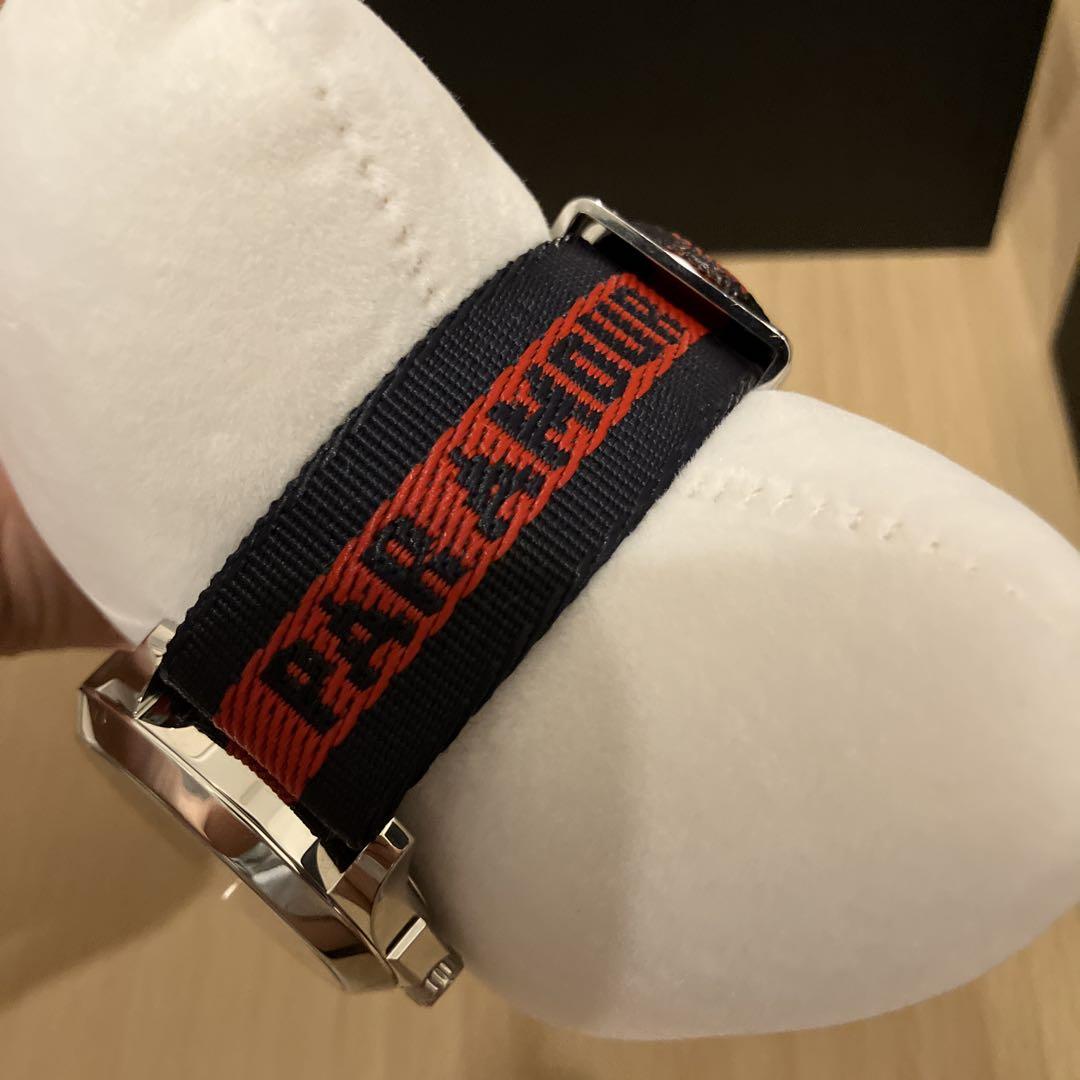 美品　GUCCI グッチ　スネーク時計 YA126493 正規品