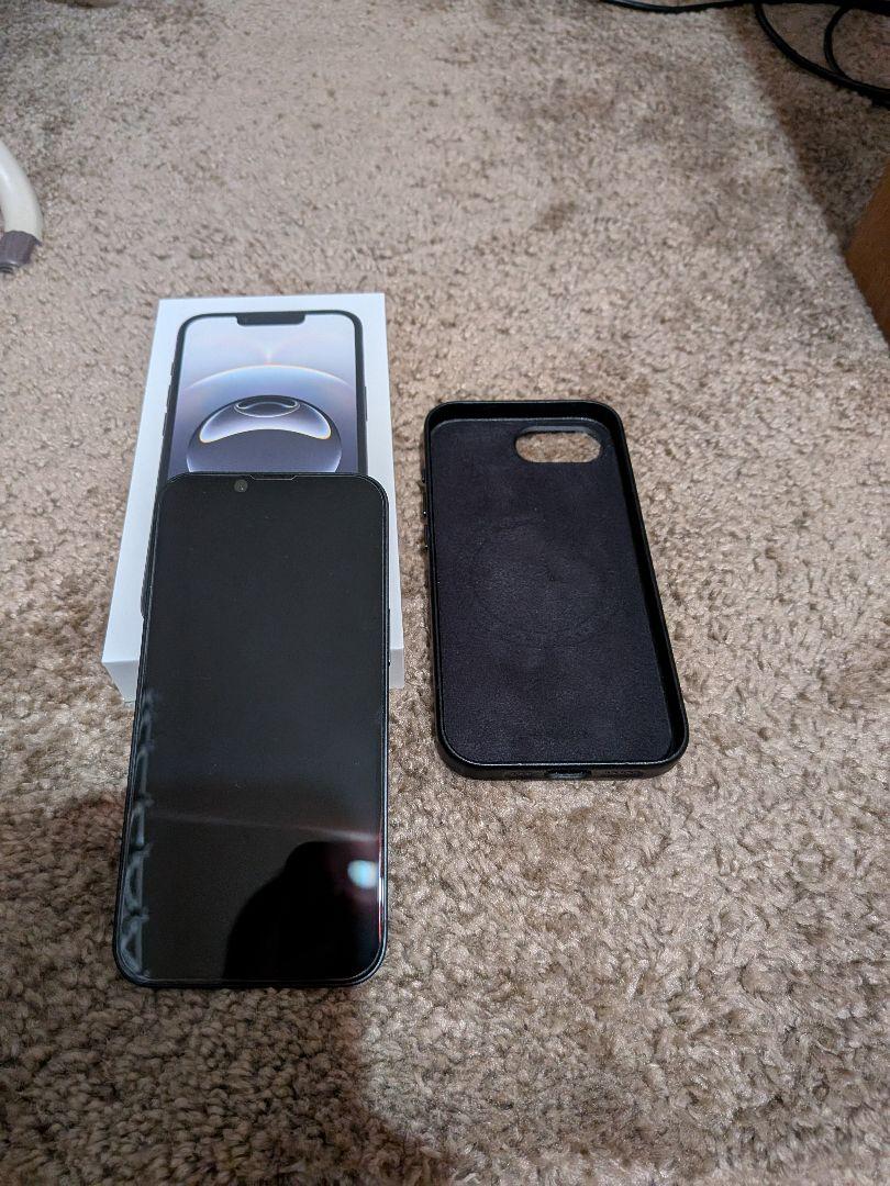 ほぼ新品 iPhone16e 128GB ブラック