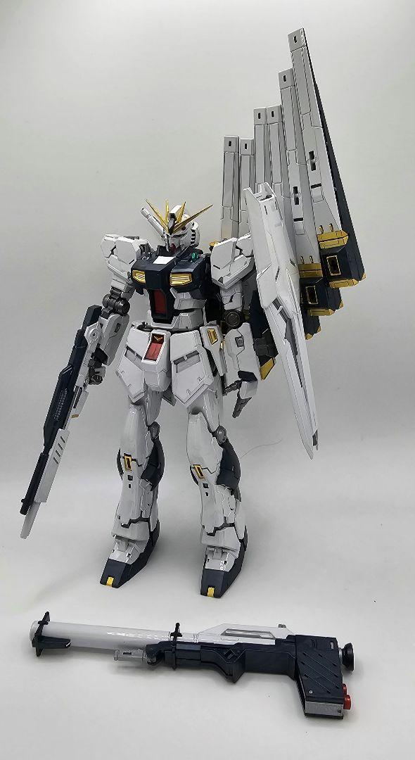 RG νガンダム　チタニウムフィニッシュ　ガンプラ　バンダイ　ガンダムベース限定