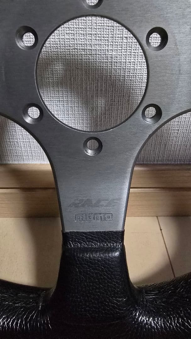 MOMO Race ステアリング 32Φ MOMO Race ステアリング 32Φ
