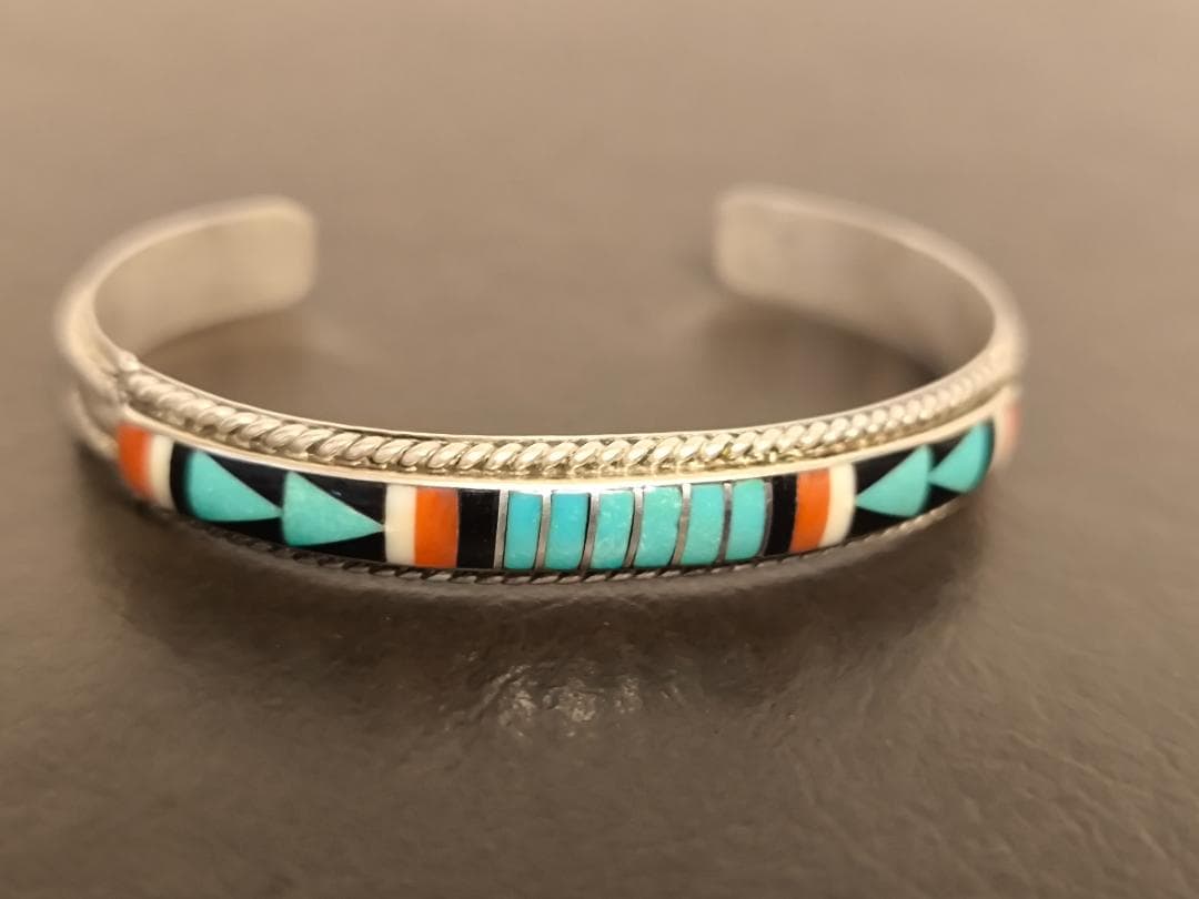 ズニ インディアンジュエリー ターコイズ コーラル スターリング バングルZUNI