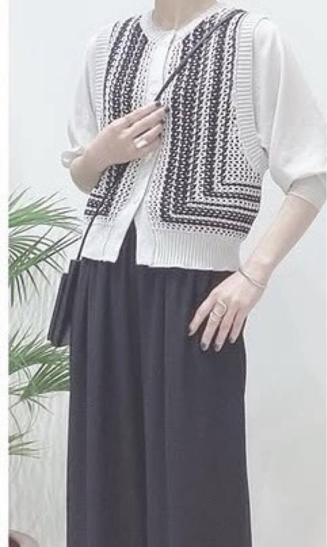 極美品 ✨chignonシニヨン／綿ベスト2025 SS新作⭕️土日限定お値下げ‼️