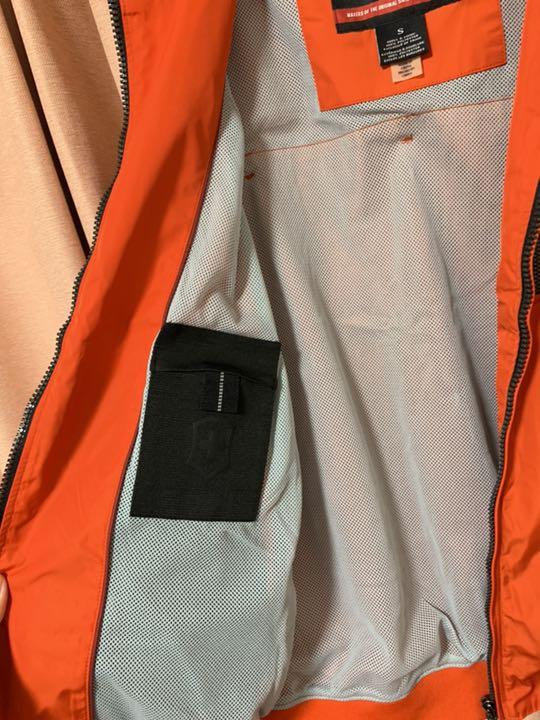 低価人気SALE 新品 ヴィクトリノックス ウィンドブレーカー X5UoC-m56113414272 VICTORINOX お得得価