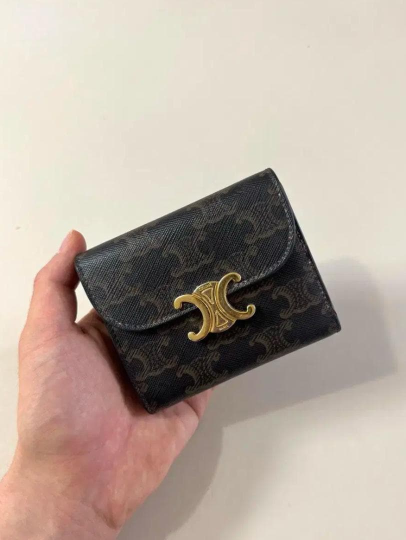 実物写真 三つ折り財布