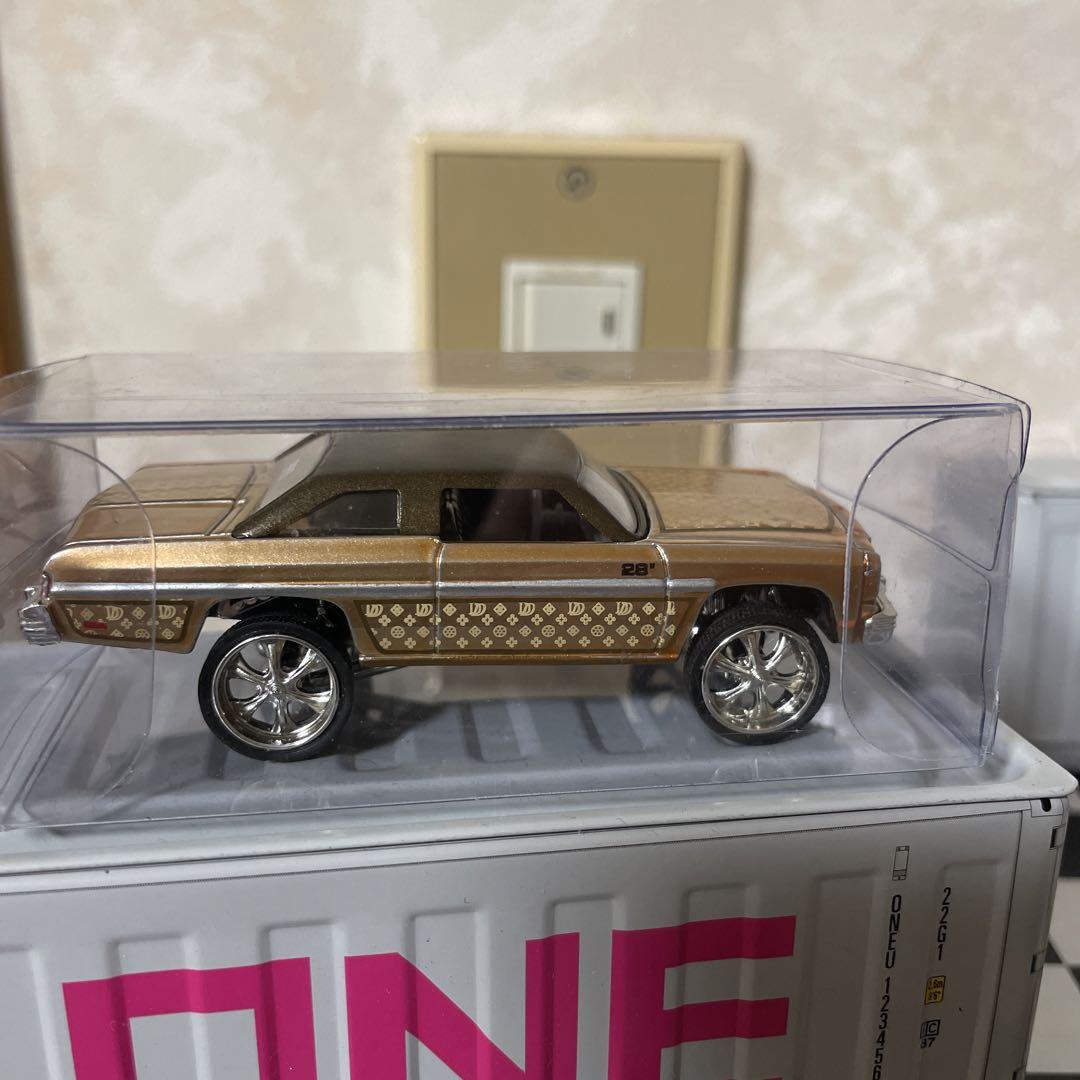 激レア　入手困難　75 CHEVY CAPRICE 1/64 JADA DONK