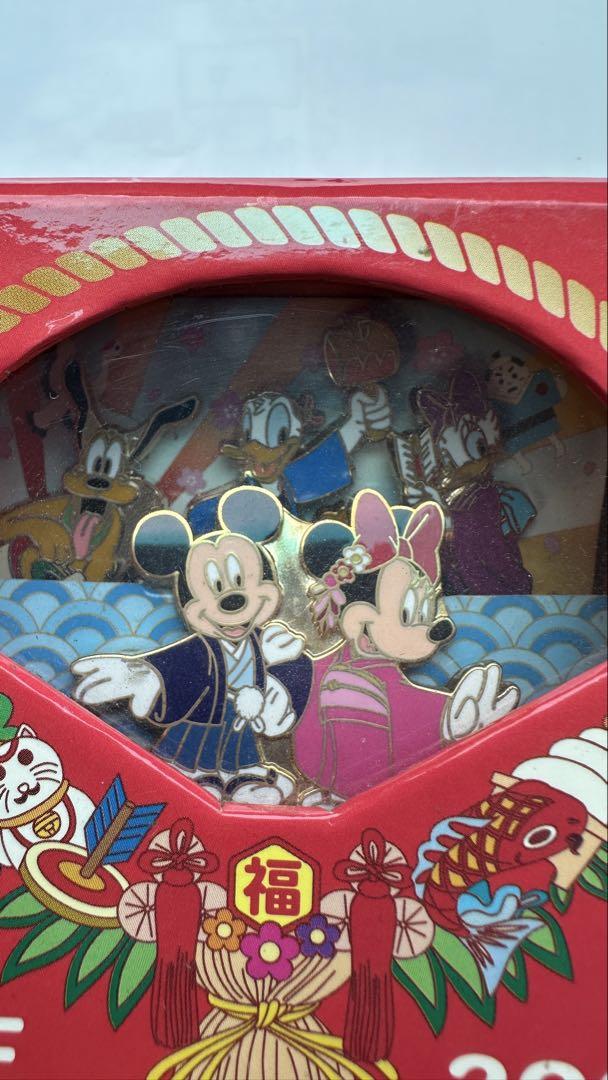 ディズニーストア 2005年 正月 ピンバッジ ピンズ 限定 希少