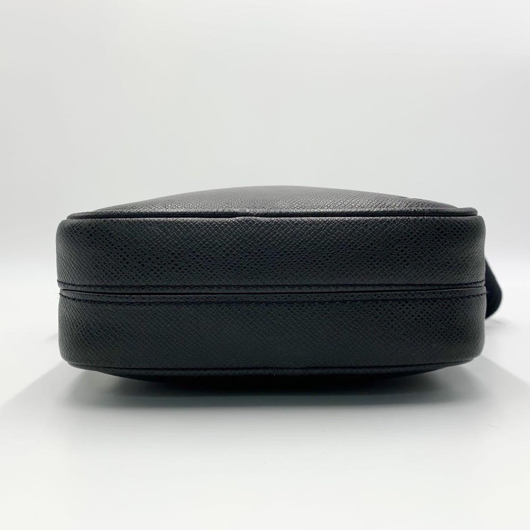 LOUIS VUITTON ショルダーバッグ タイガ ディミトリ Ｍ32462