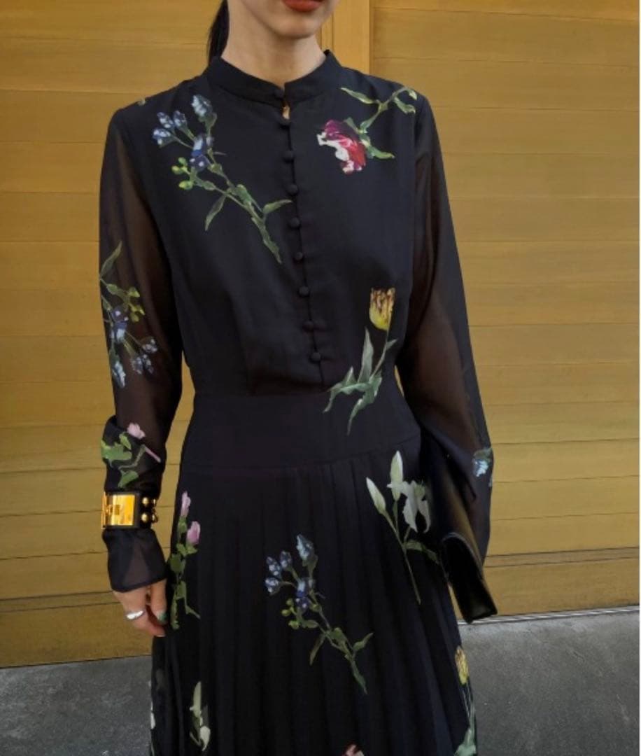 【新品】Ameri VINTAGE SOFIA PLEATS DRESS 【新品】Ameri VINTAGE SOFIA PLEATS DRESS