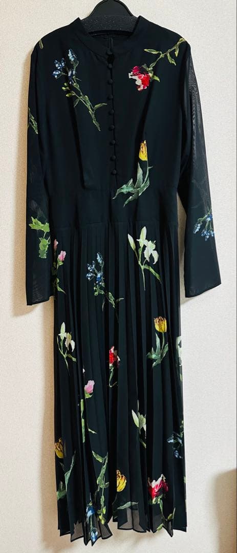 【新品】Ameri VINTAGE SOFIA PLEATS DRESS 【新品】Ameri VINTAGE SOFIA PLEATS DRESS