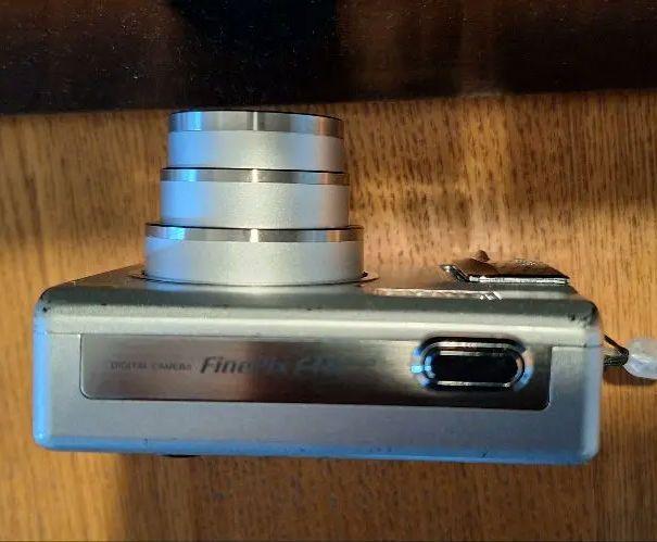 Fujifilm FinePix F440 コンパクトデジタルカメラ