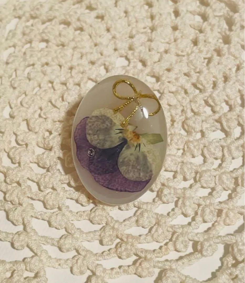 ハンドメイド レジン ブローチ NO.10 ビオラ 匿名配送 - メルカリ