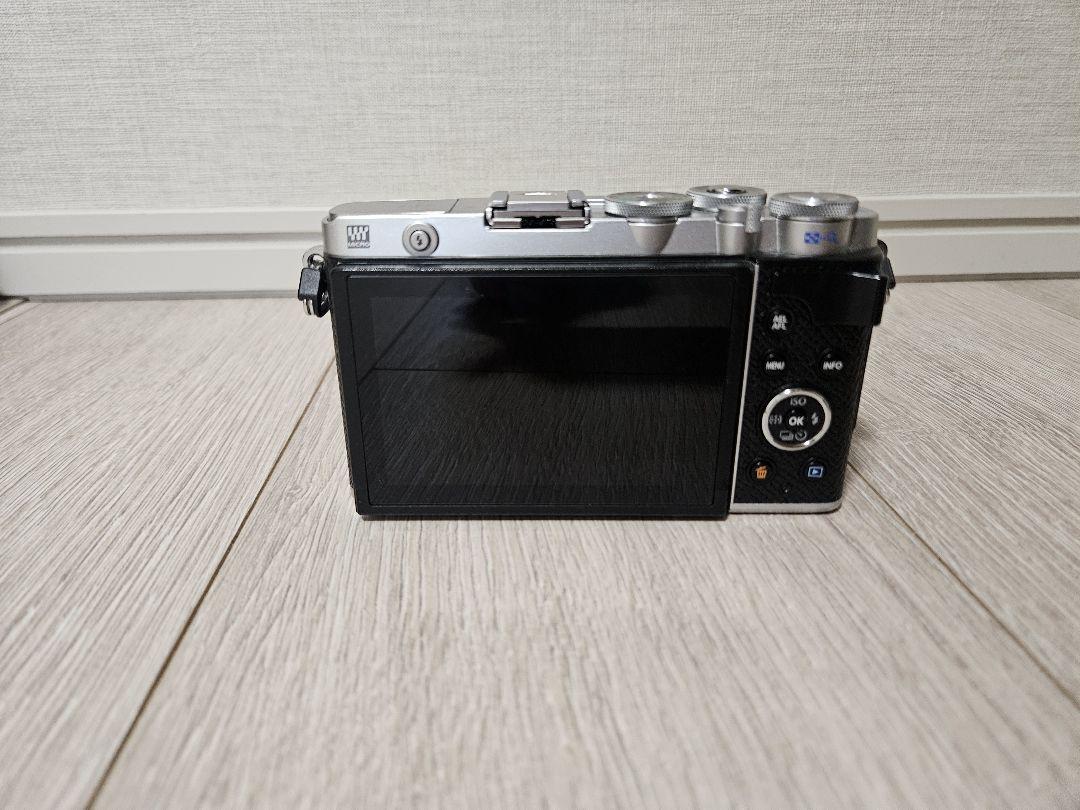 OLYMPUS PEN E-P7 ミラーレス一眼