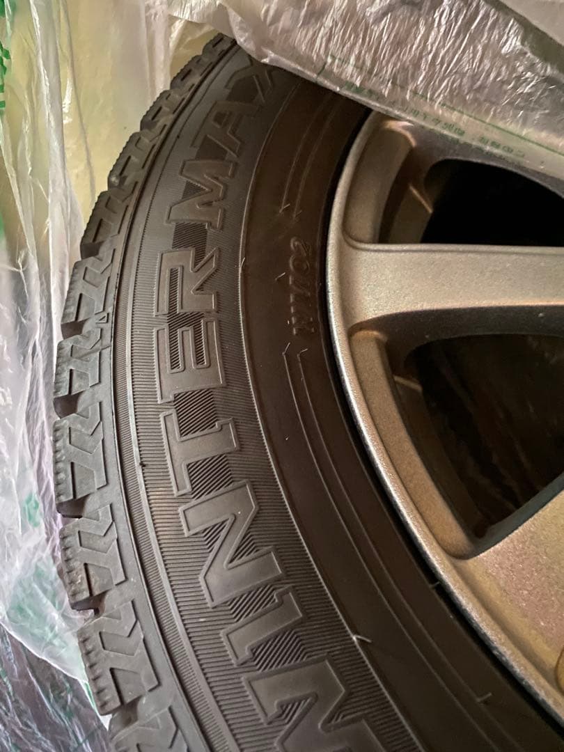 5スポークデザインとスタッドレスタイヤ ですDUNLOP