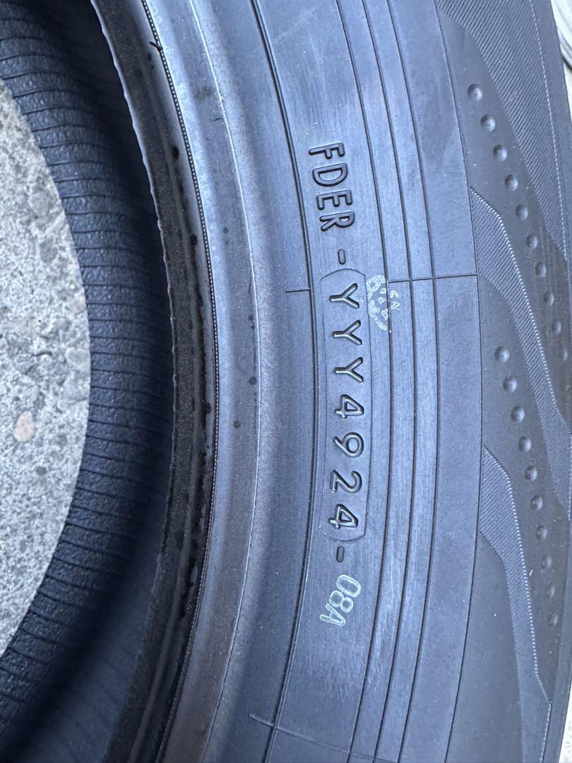 ① 金ちゃん　新品 215/60R17 ヨコハマ RV03 （A0301）
