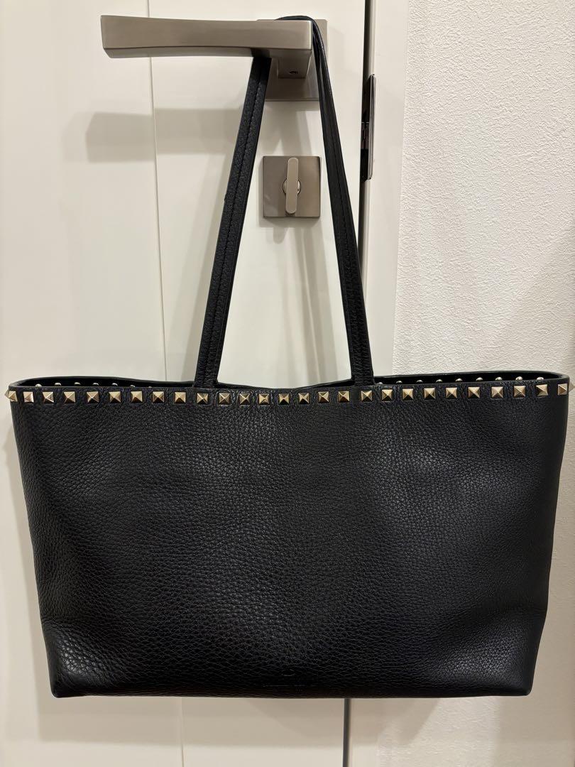 【数量は多】 VALENTINO スタッズ付き ブラックショルダーバッグ ブラック バッグ