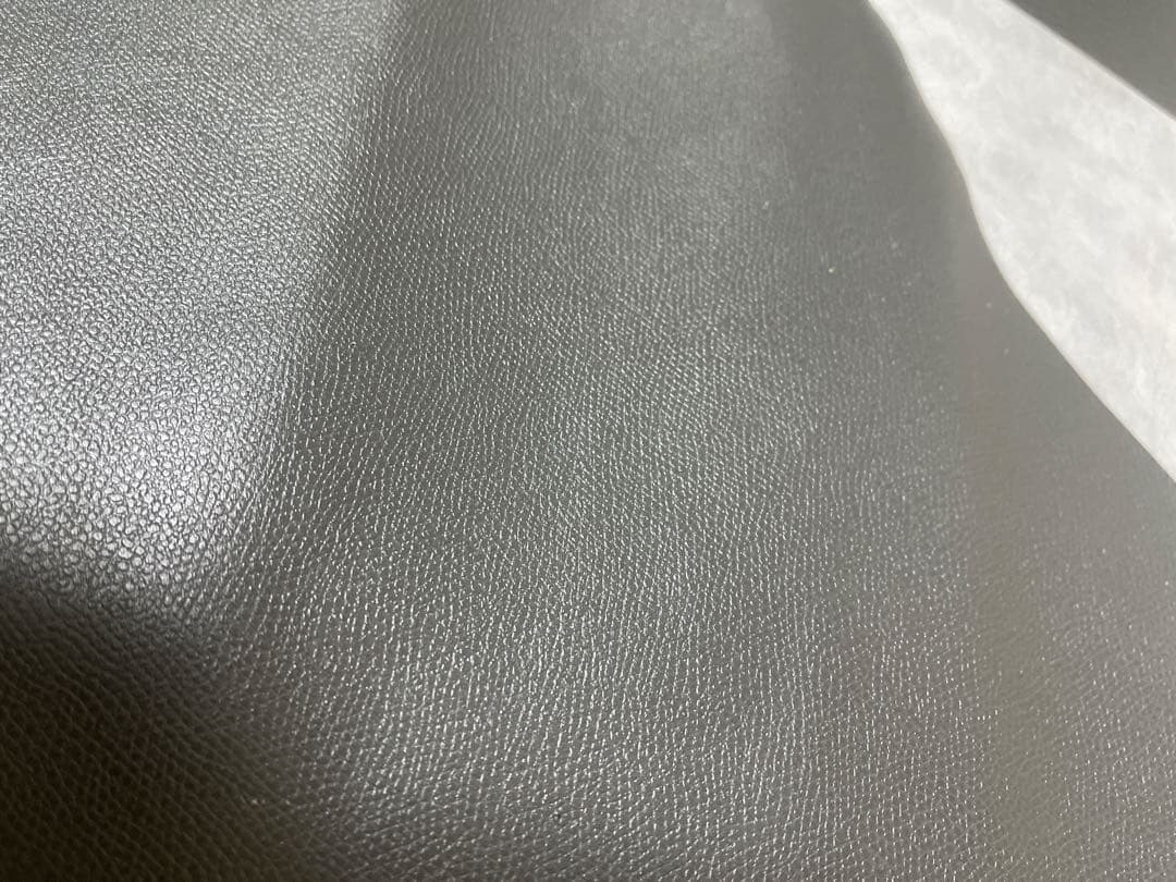 高級革　カーフレザー　フランス　タンナー　グレー　ハギレ