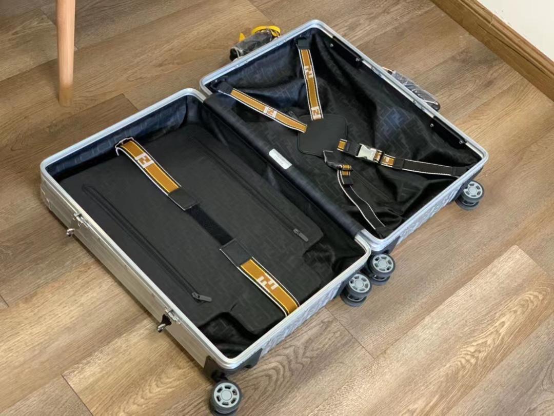美品☆ コラボ スーツケース キャリーケース リモワ RIMOWA