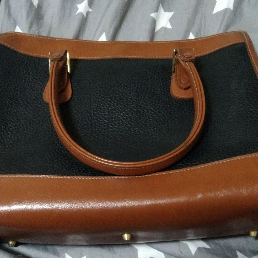 guess 茶色と黒のバッグ